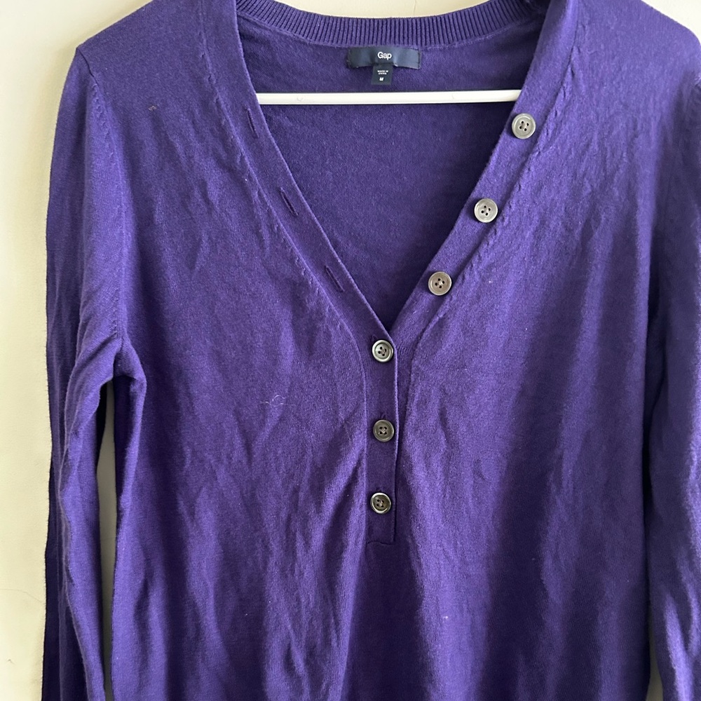 Gap medium purple long sleeve lightweight sweater with buttons